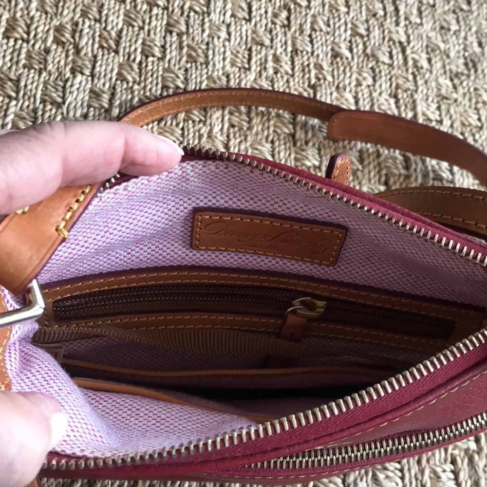 Dooney & Bourke red leather crossbody bag - Picture 5 of 7
